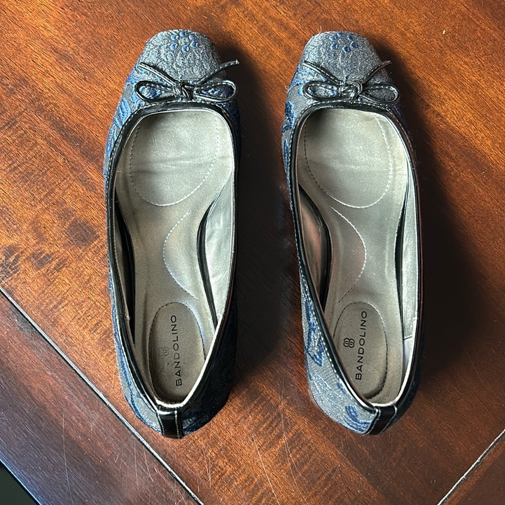 Bandolino Black Blue Silver Brocade Shoes